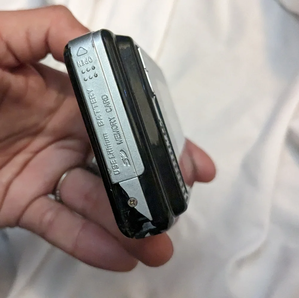 Digital camera - Picture 4 of 6